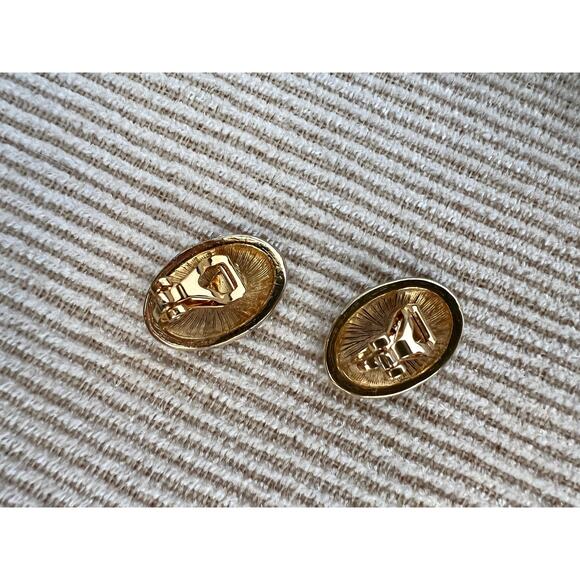 Vintage Mod Black & Gold Geometric Earrings, Clip-on Costume Earrings - Picture 5 of 7
